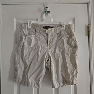 Gloria Vanderbilt Size 8 Cream Cargo Shorts